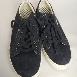 Taos Woman's plum soul Gray canvas Size 11 Sneakers Tennis shoes Lace up